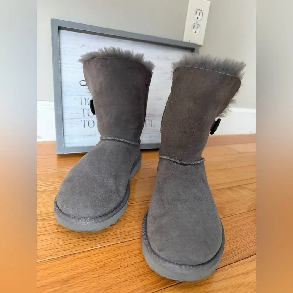 UGG Bailey Button Gray Sheepskin Boots | Classic Short | Women’s